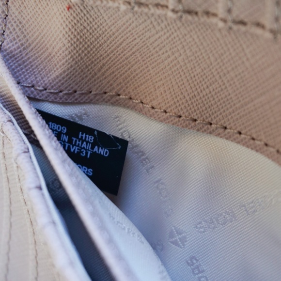 Michael Kors LG Trifold Wallet Pink(Blossom) - Picture 5 of 7